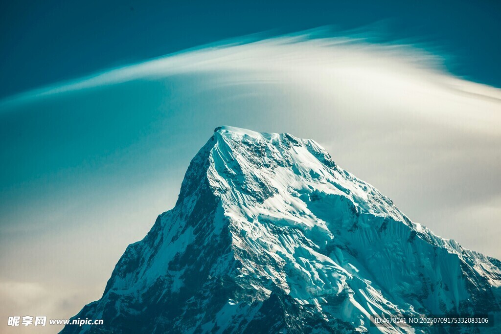 巍峨雪山壮丽景致