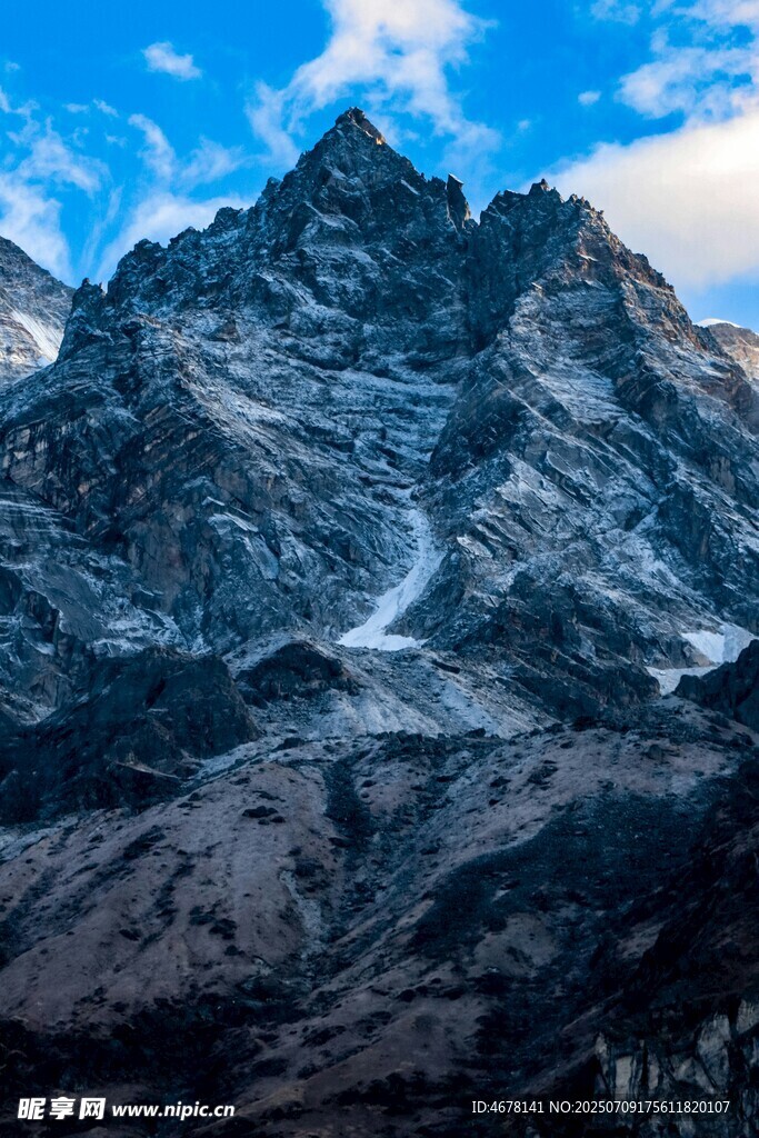 巍峨壮丽的高山景观