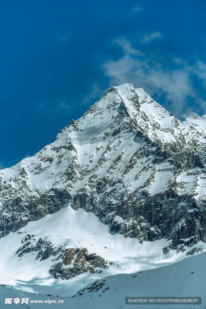 巍峨雪山