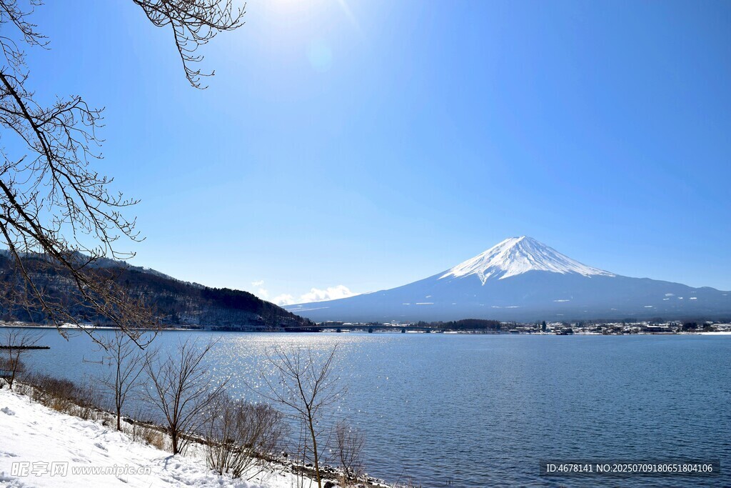 冬日富士山湖畔美景