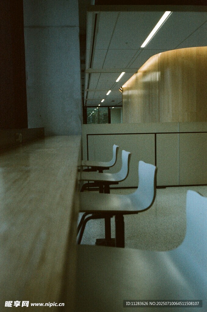 现代简约风格室内桌椅场景