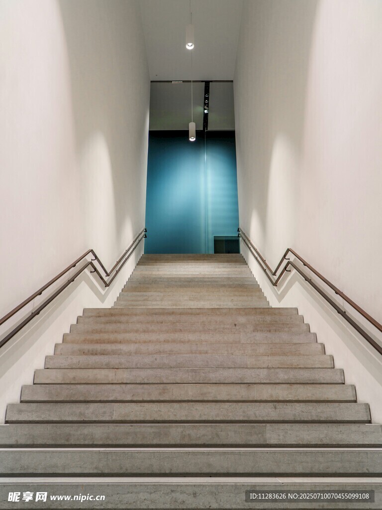 现代简约风格室内楼梯