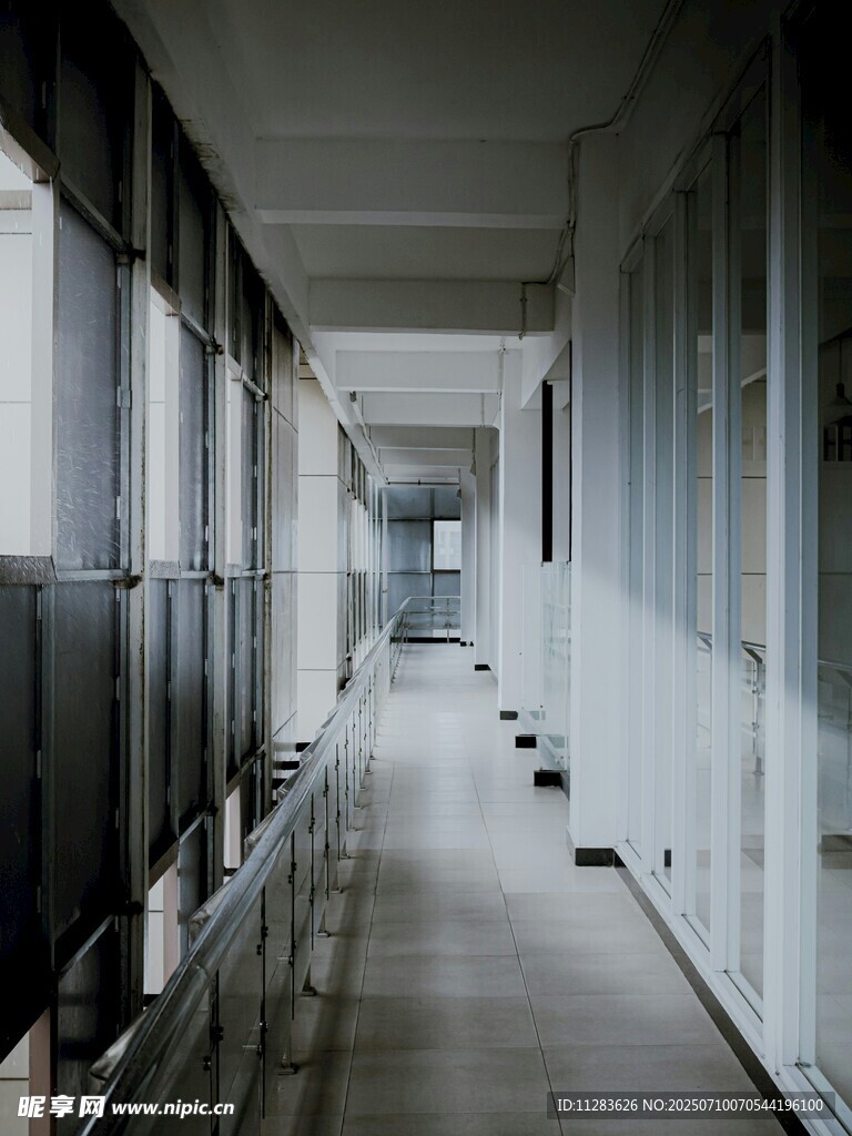 空旷走廊