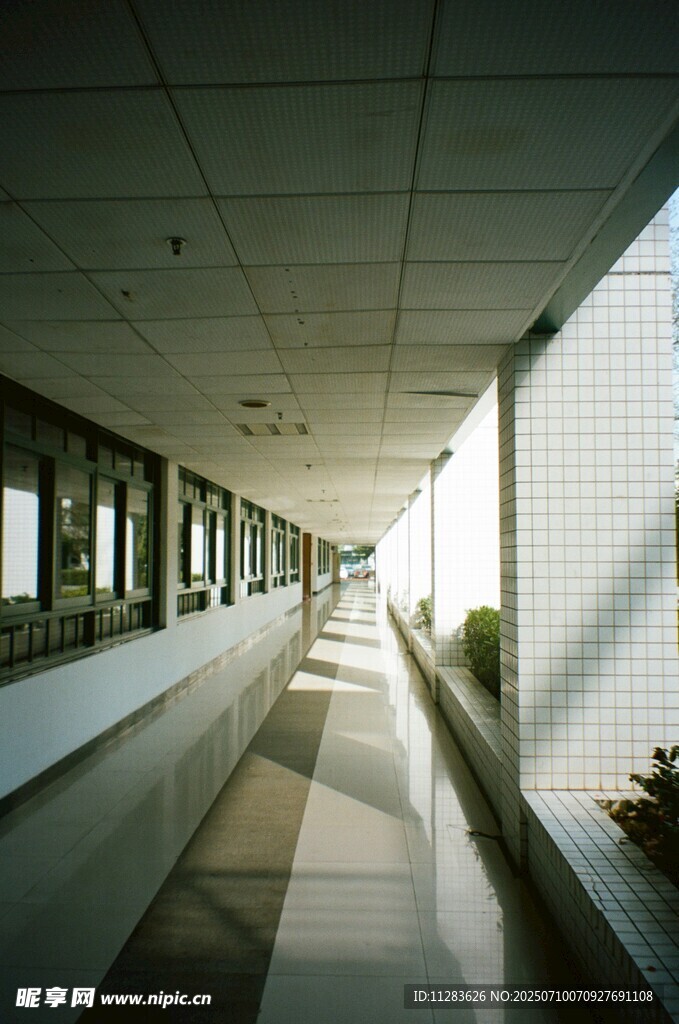 空旷走廊