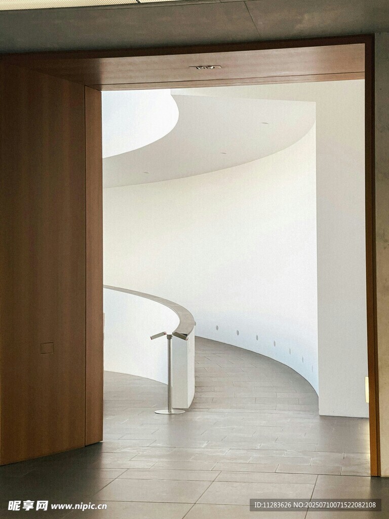现代简约风格室内旋转门