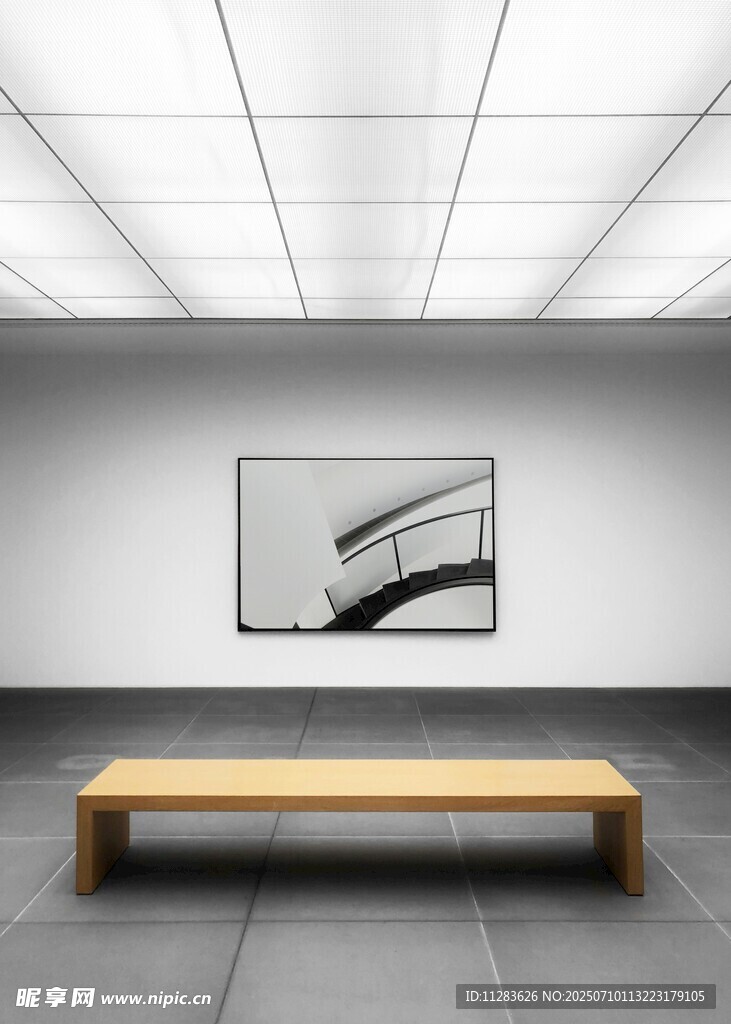 简约展厅中的艺术长椅