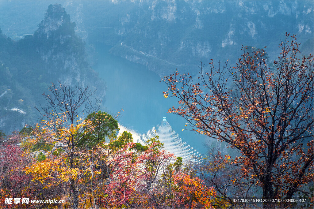 秋日山水美景如画