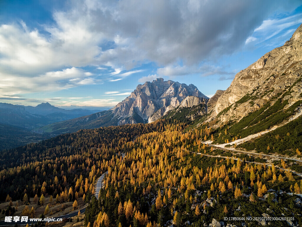 秋日山间美景