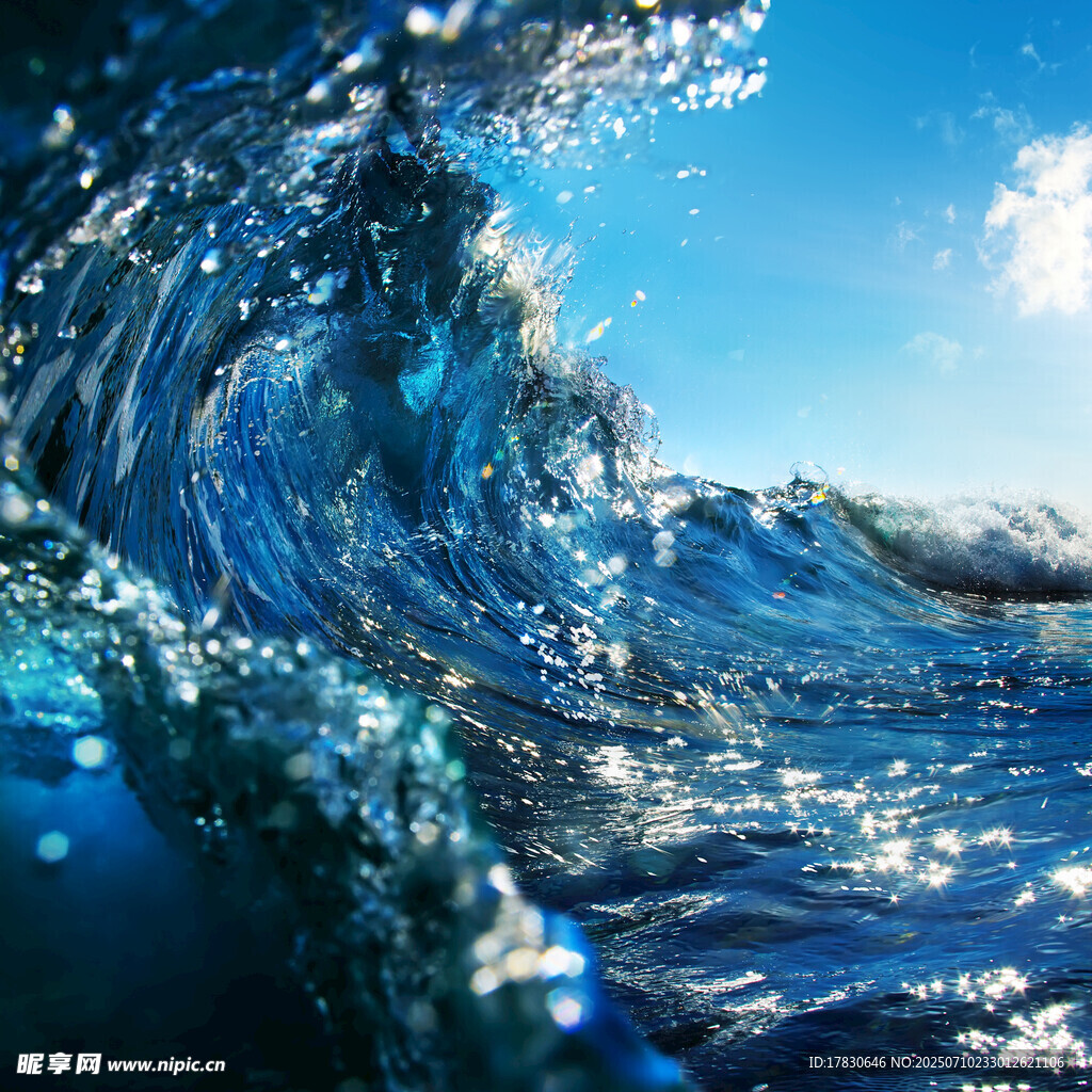 蓝色海浪的壮丽瞬间