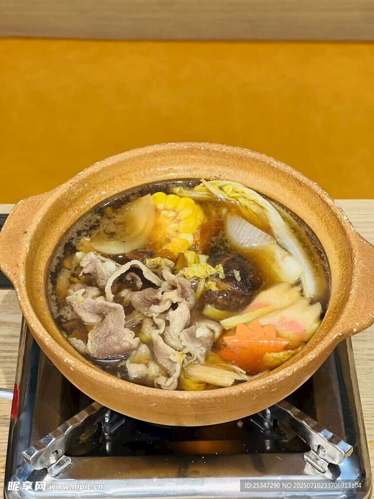 热气腾腾的美味寿喜锅