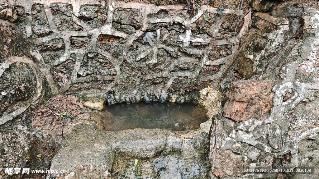 古老石砌水井