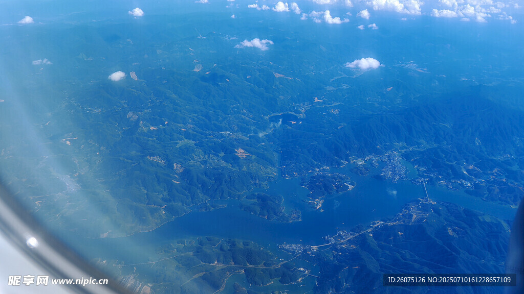俯瞰山川河流景观