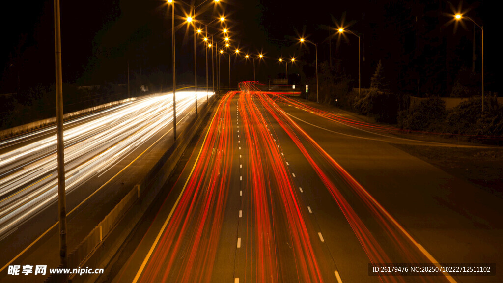 夜晚公路车流光影轨迹