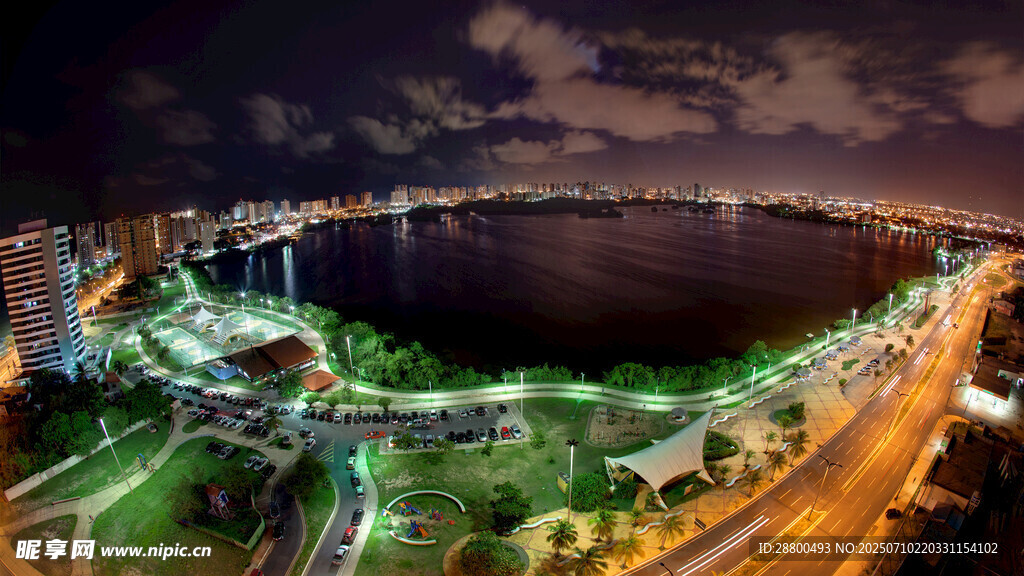 城市夜景中的璀璨道路景观