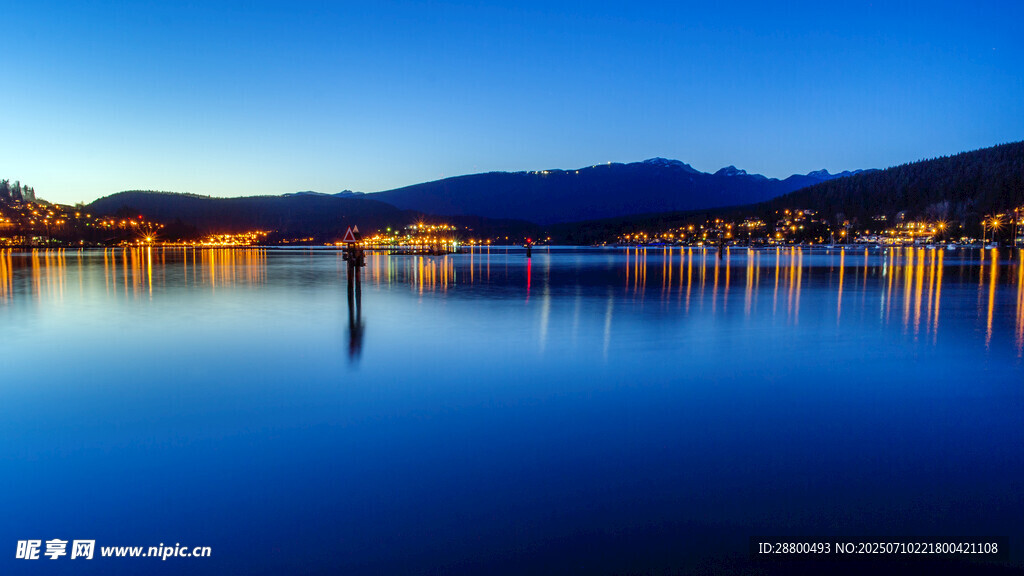 湖畔夜景静谧湖光山色