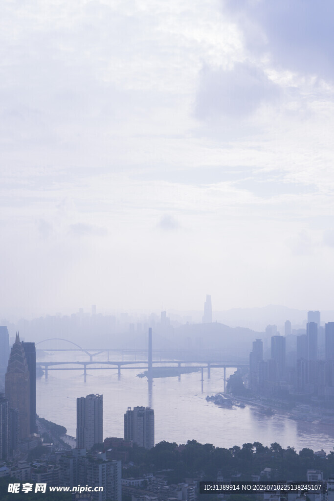 城市天际线与跨海大桥景观