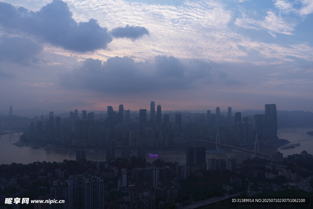 城市天际线 黄昏云海景观