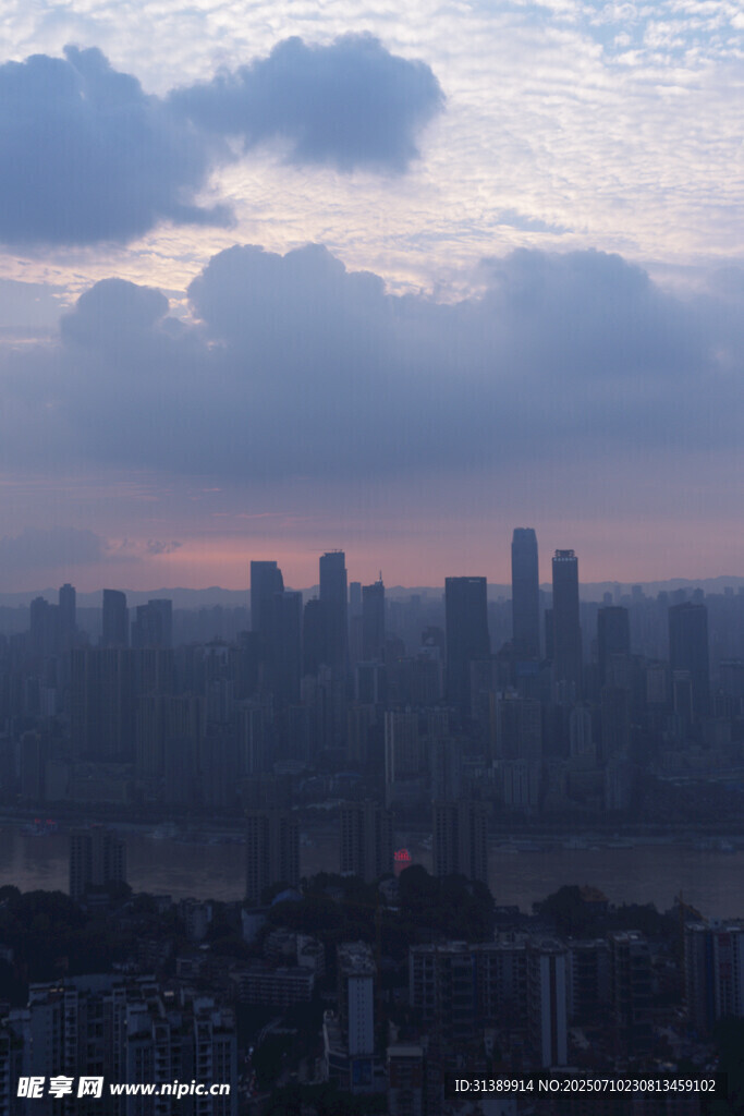 城市黄昏天际线美景