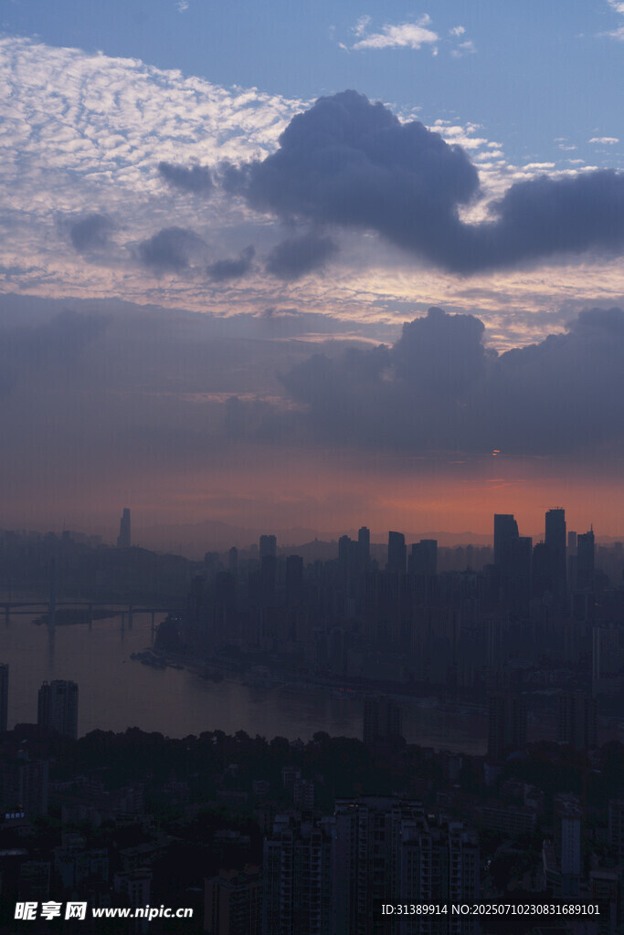 城市黄昏天际线美景