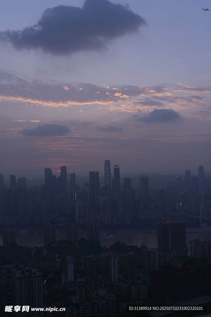 城市黄昏天际线美景
