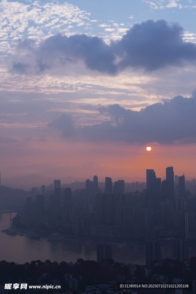 城市日出天际线美景