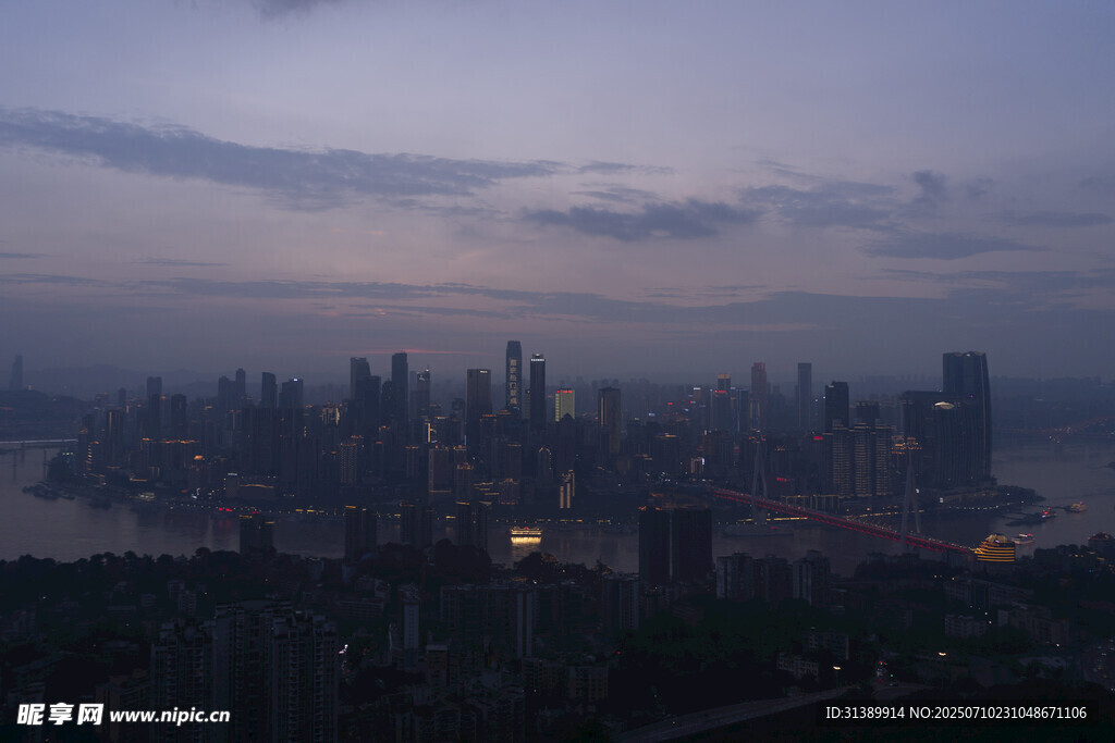 城市夜景俯瞰图