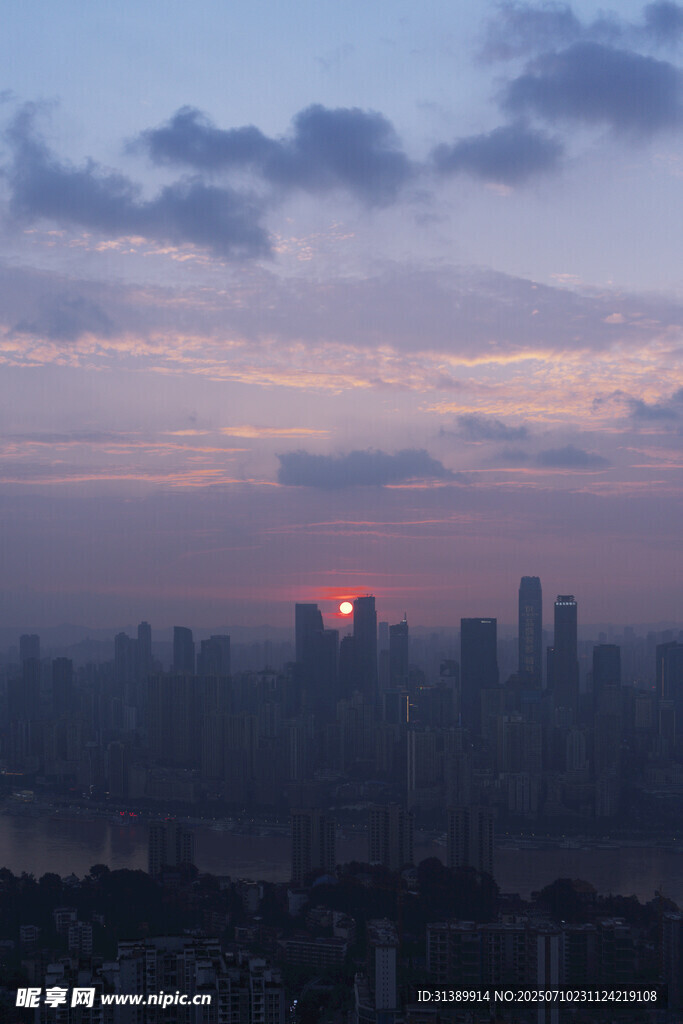 城市黄昏天际线美景