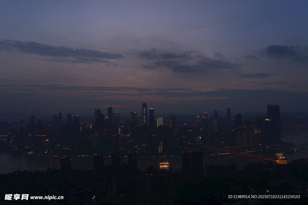 夜幕下的繁华都市景观