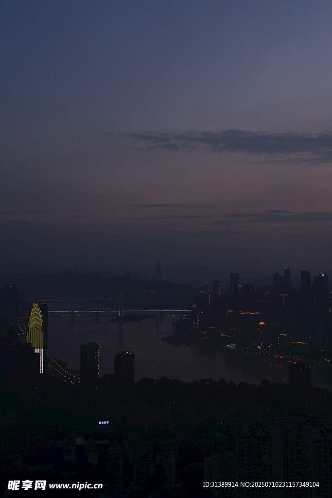 夜幕下的城市天际线景观