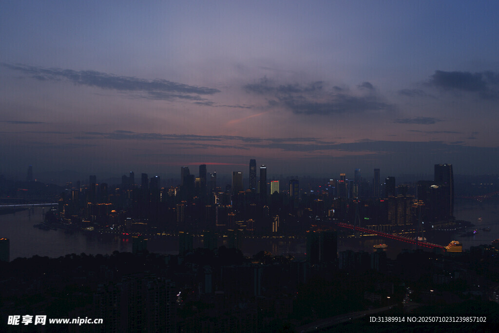 城市夜景天际线俯瞰图