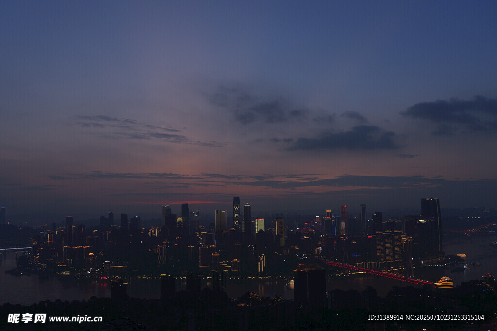 夜幕下的繁华都市景观