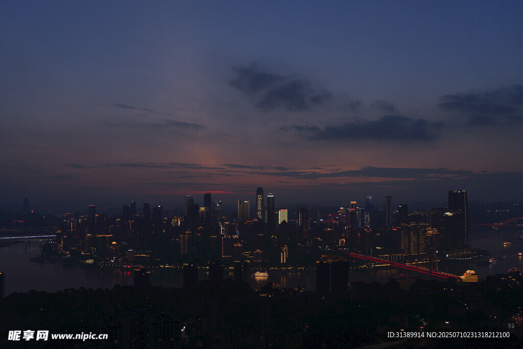 城市暮色夜景俯瞰图