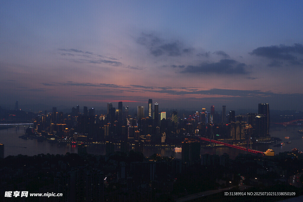 城市黄昏天际线夜景风光
