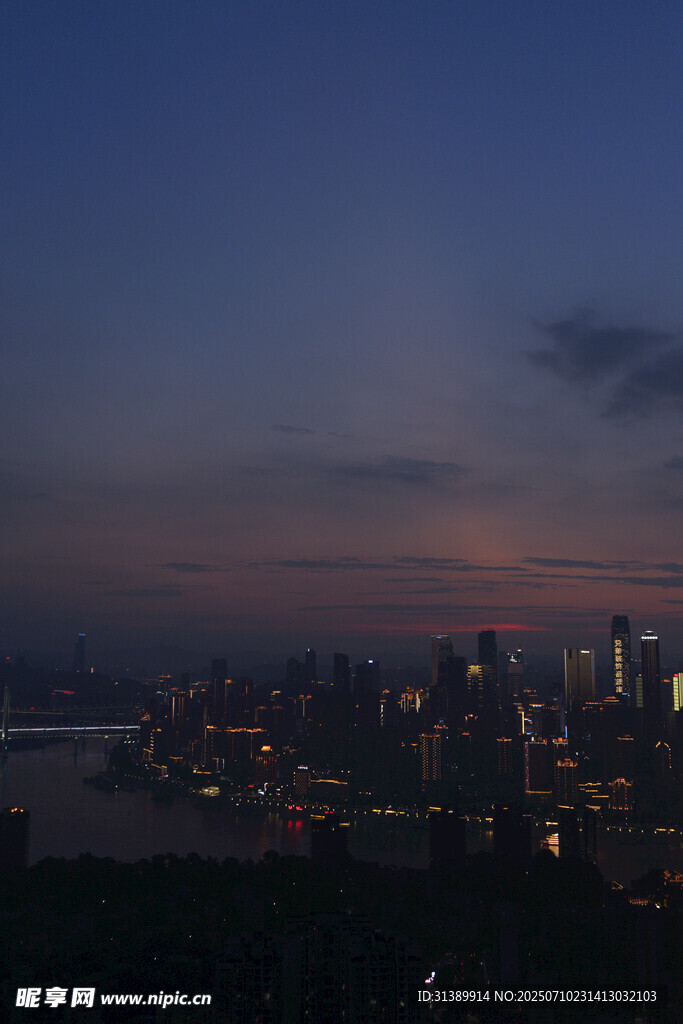 城市黄昏夜景俯瞰图