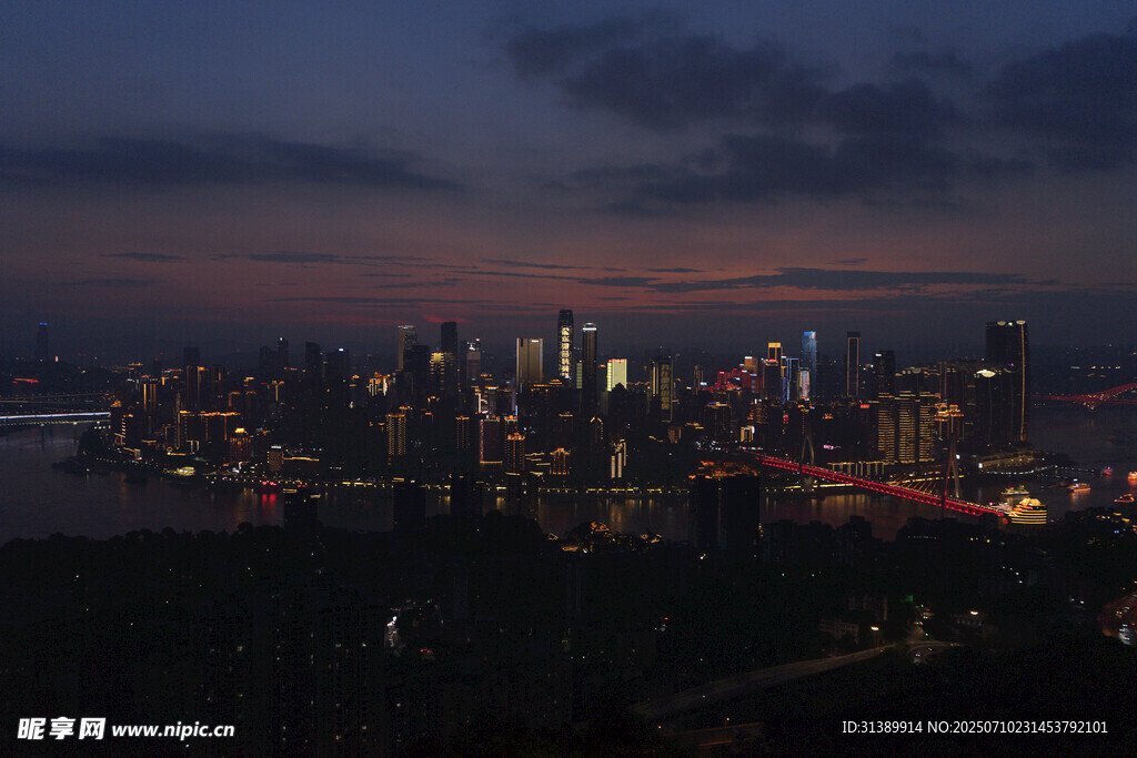 夜幕下的璀璨城市景观