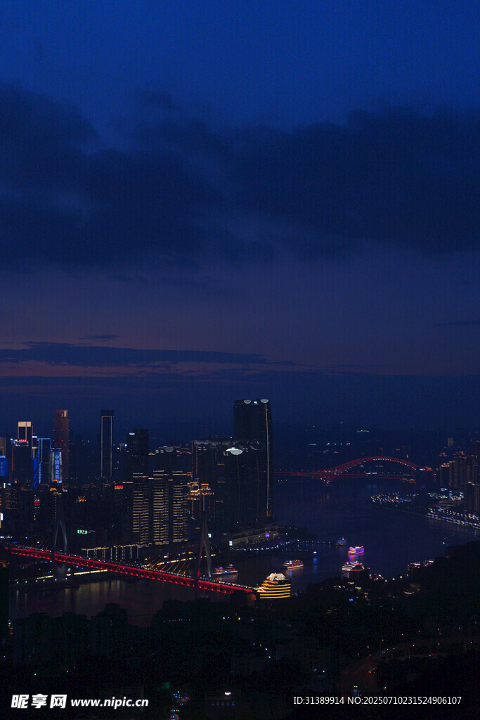 城市夜景俯瞰图