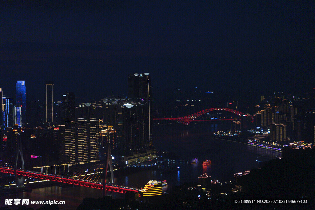 山城璀璨夜景俯瞰图