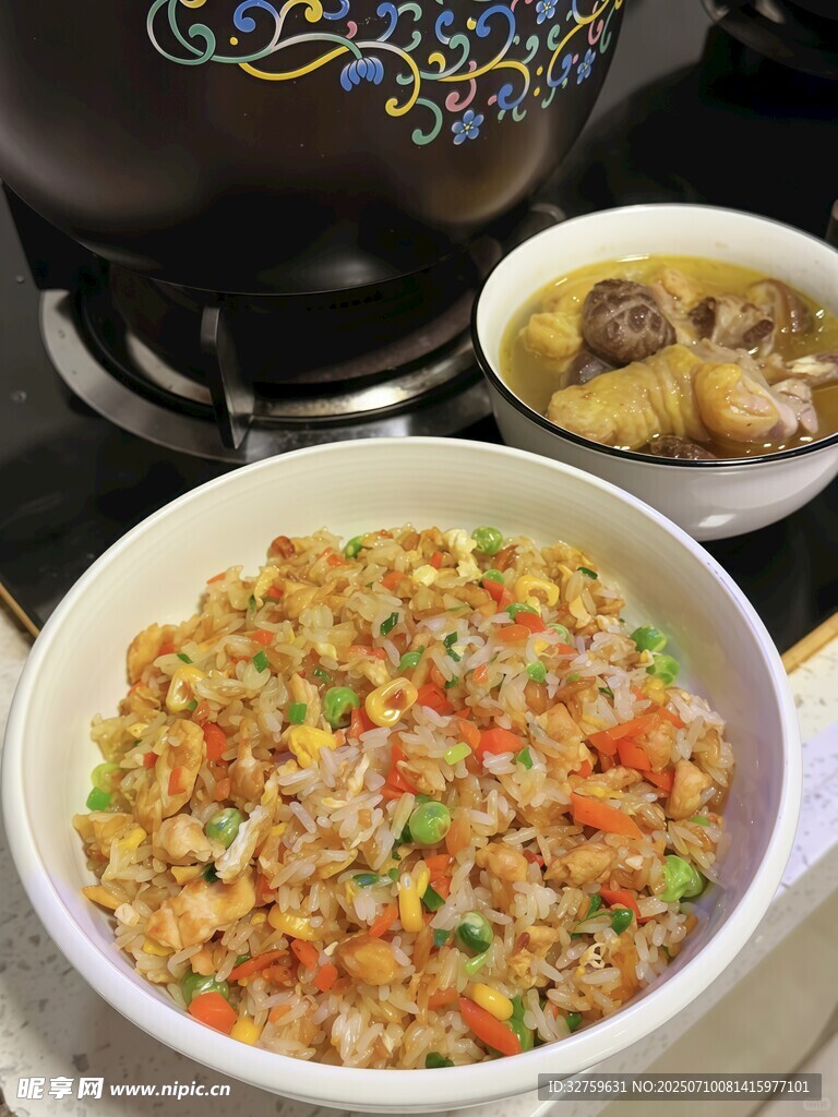 美味家常炒饭与炖菜