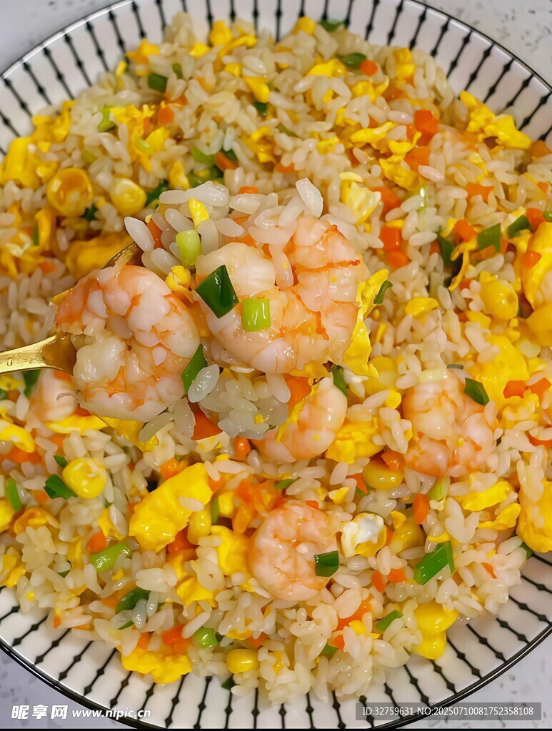 虾仁炒饭美味诱人