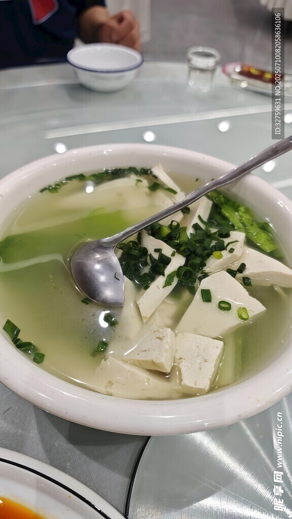 鲜香豆腐青菜汤