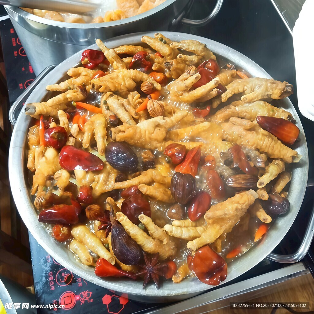 香辣美味鸡爪煲