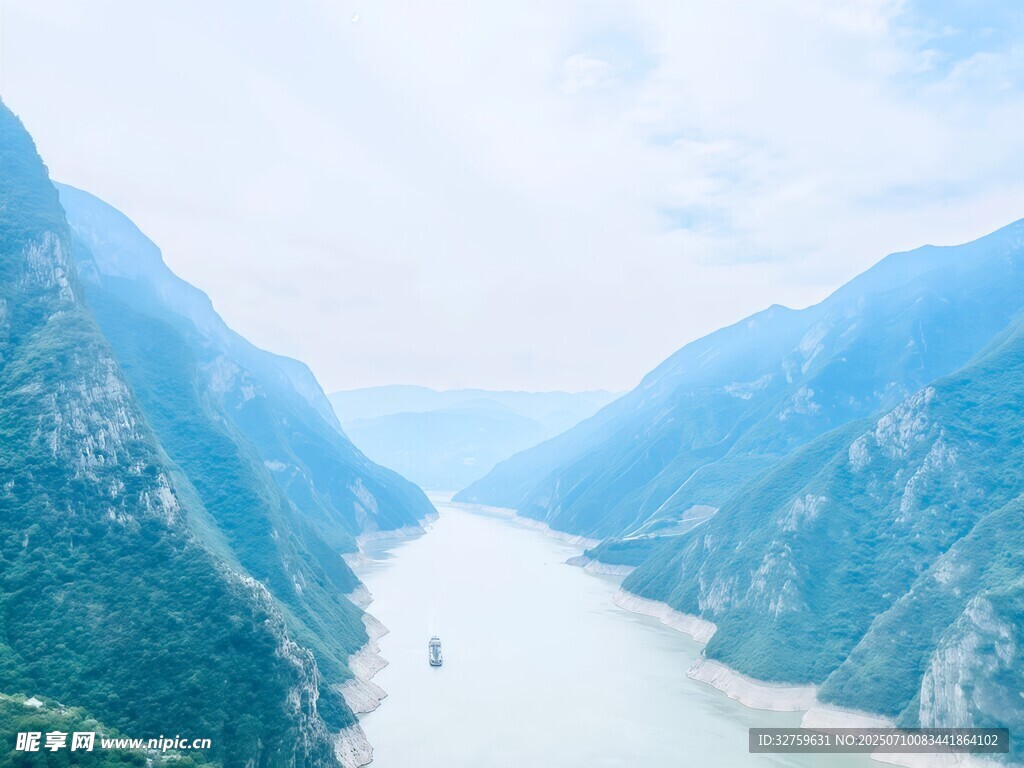 壮丽峡谷中的蜿蜒河流