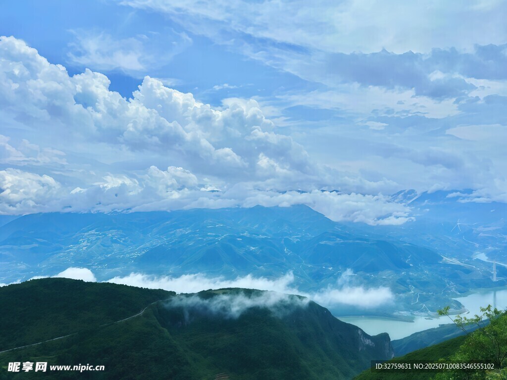 山间云海美景
