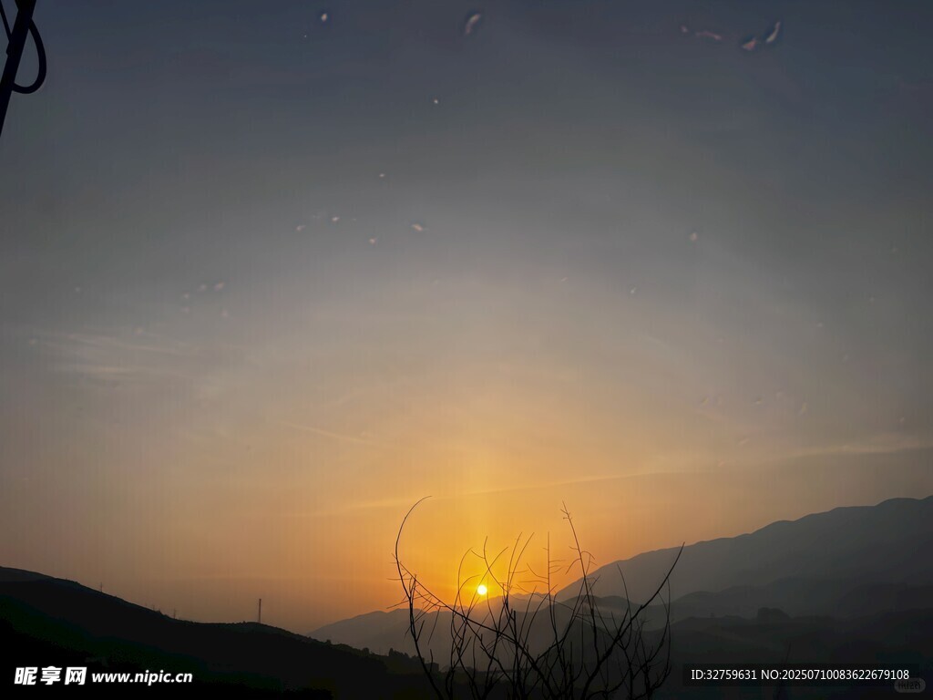 日落山间美景