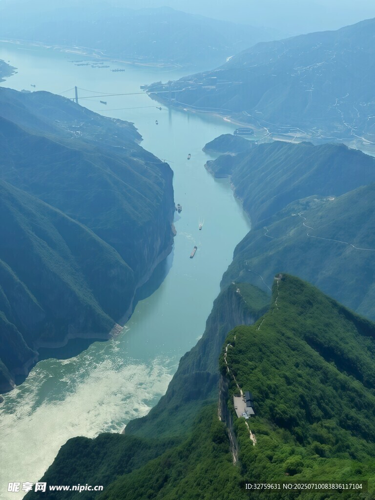 壮丽山河间的蜿蜒河流