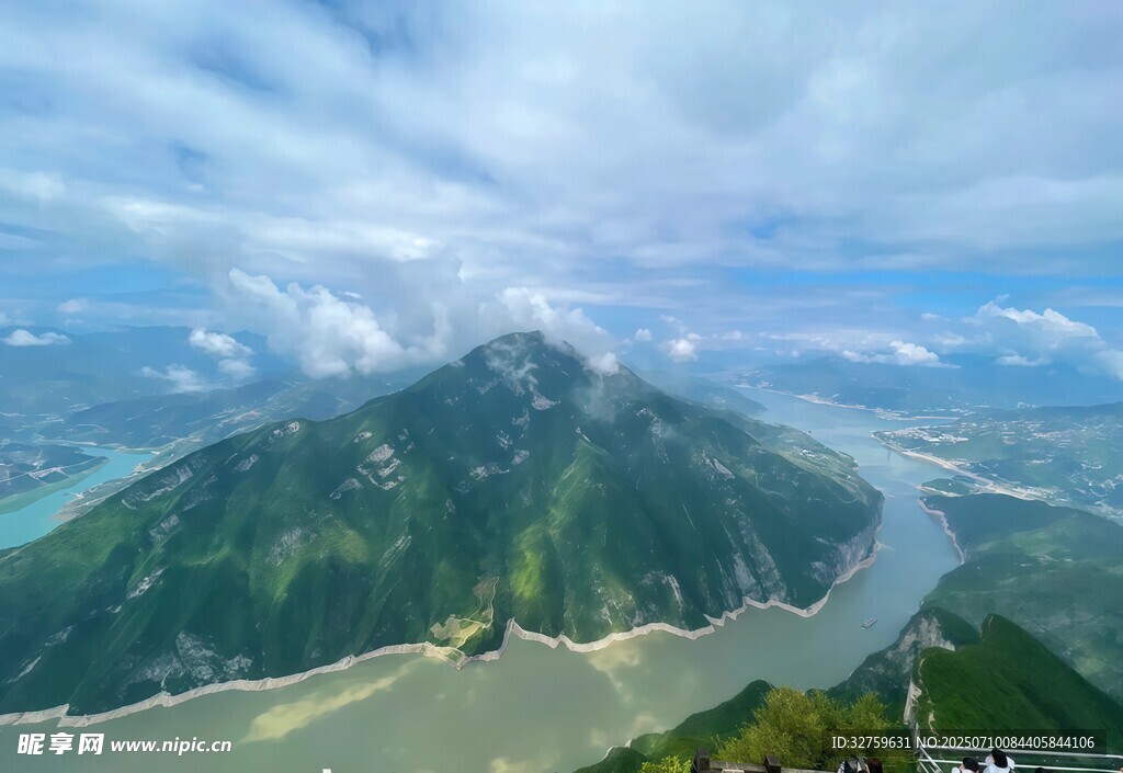 壮丽山河俯瞰图