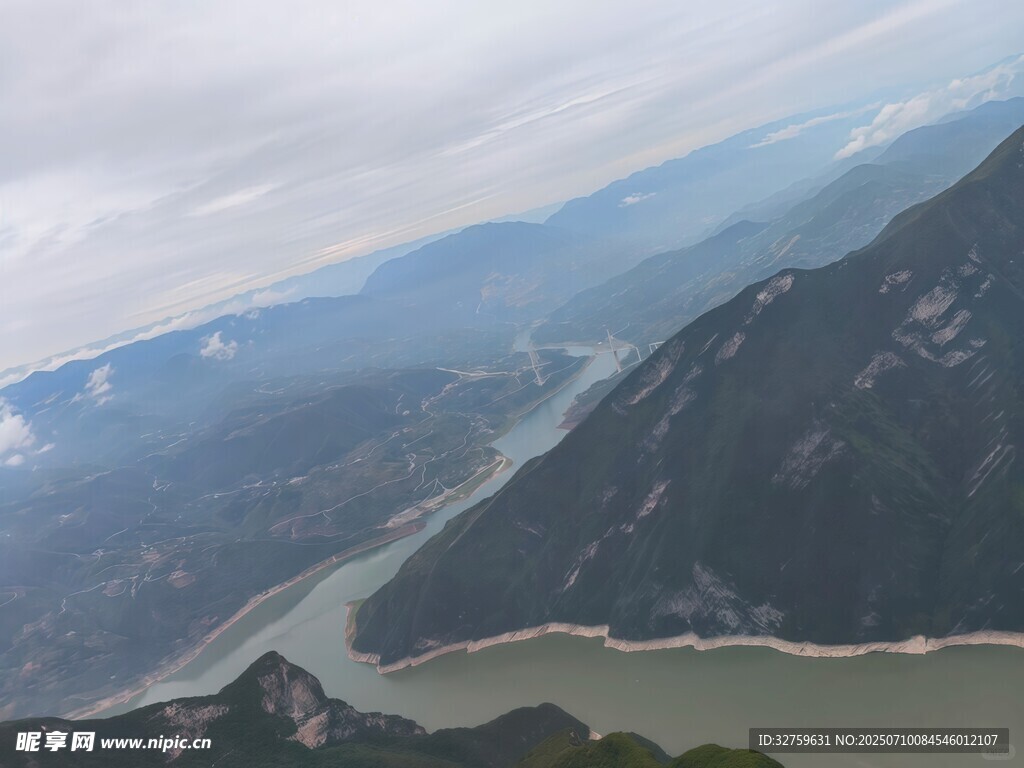 俯瞰壮丽山河景观