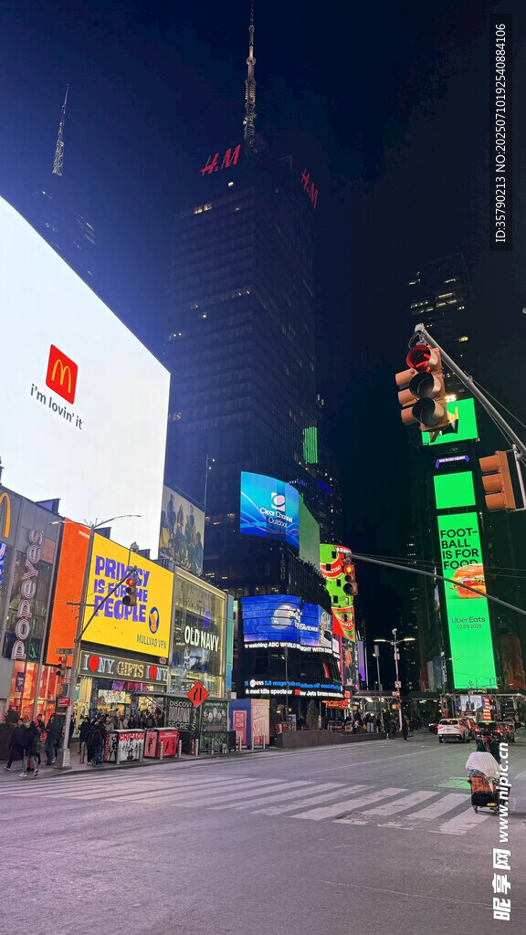 繁华都市夜景街头