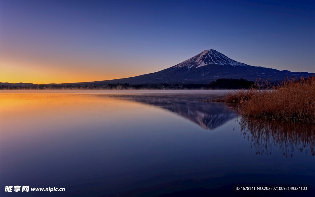 富士山湖畔绝美日落景观