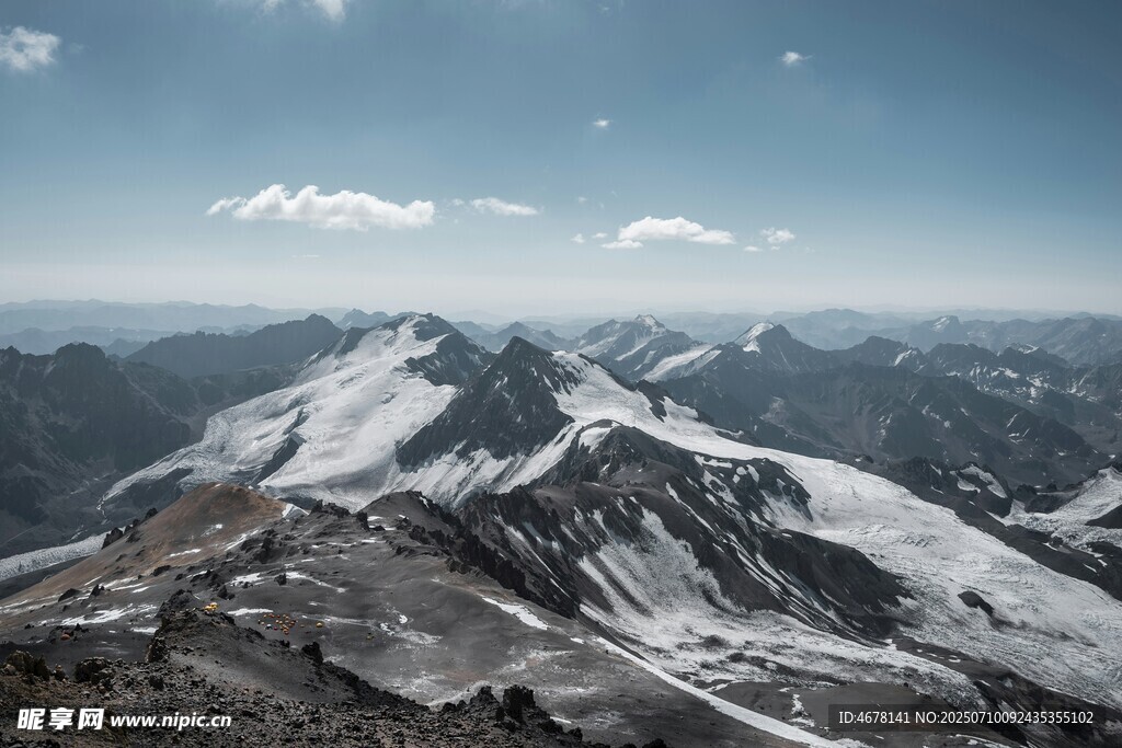 壮丽雪山景观